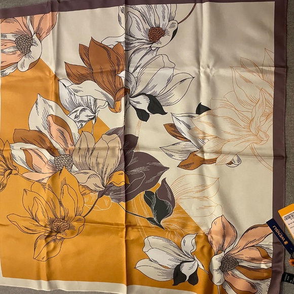 WENSLI 100% Silk Scarf | 63×63 cm | New With Tags + Box | Luxury Silk - Picture 4 of 5